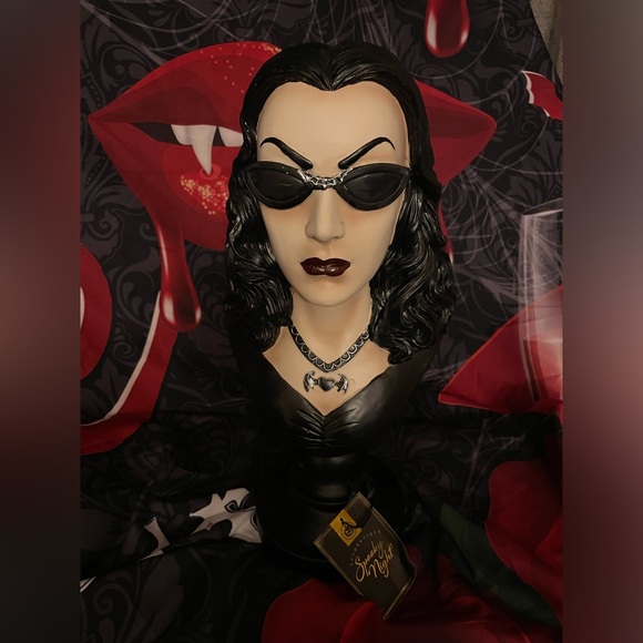 SPOOKY NIGHT NWT Vampire Bust Halloween Figure - Picture 1 of 13
